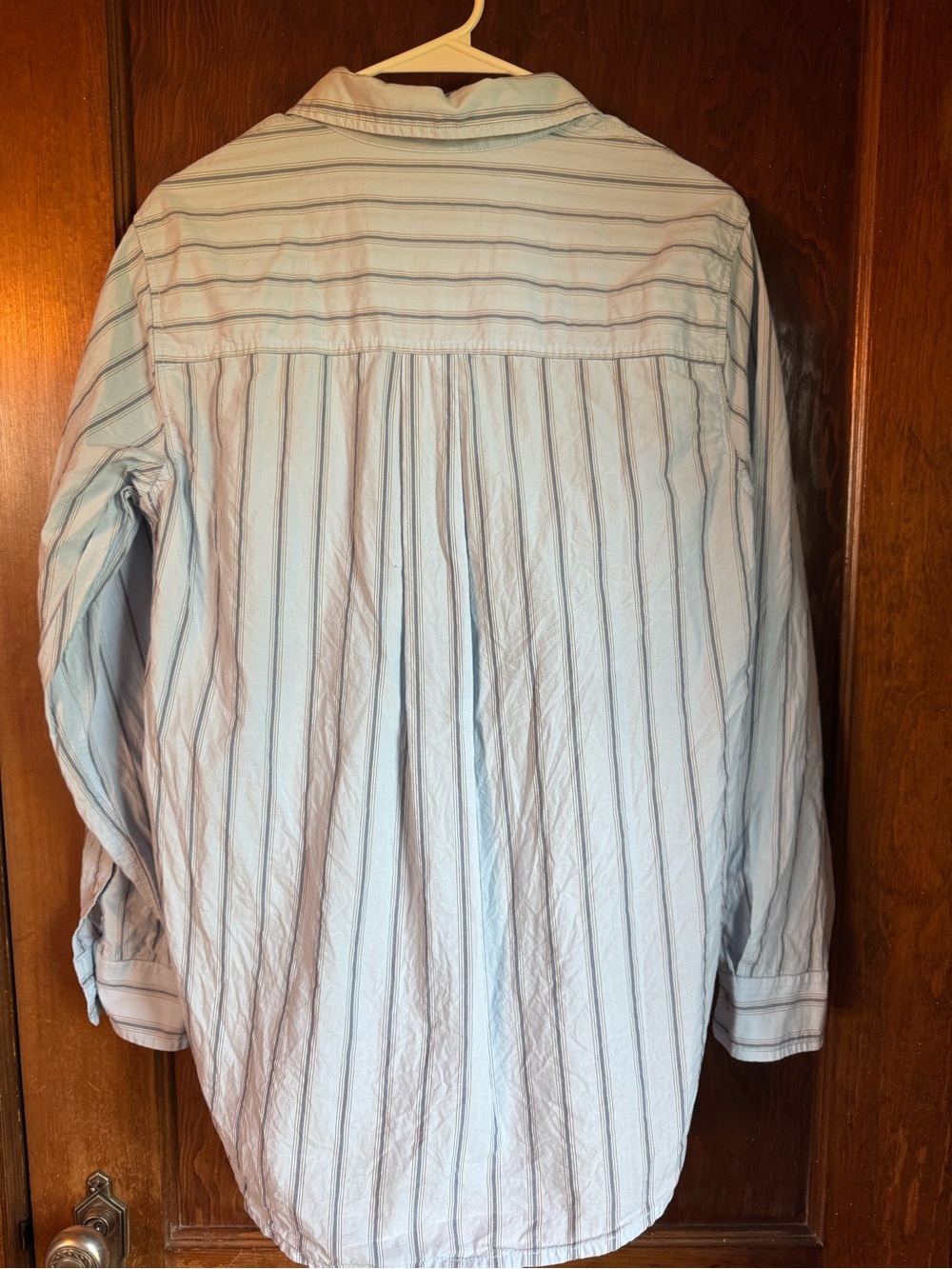 Universal Thread button up - Picture 3 of 3